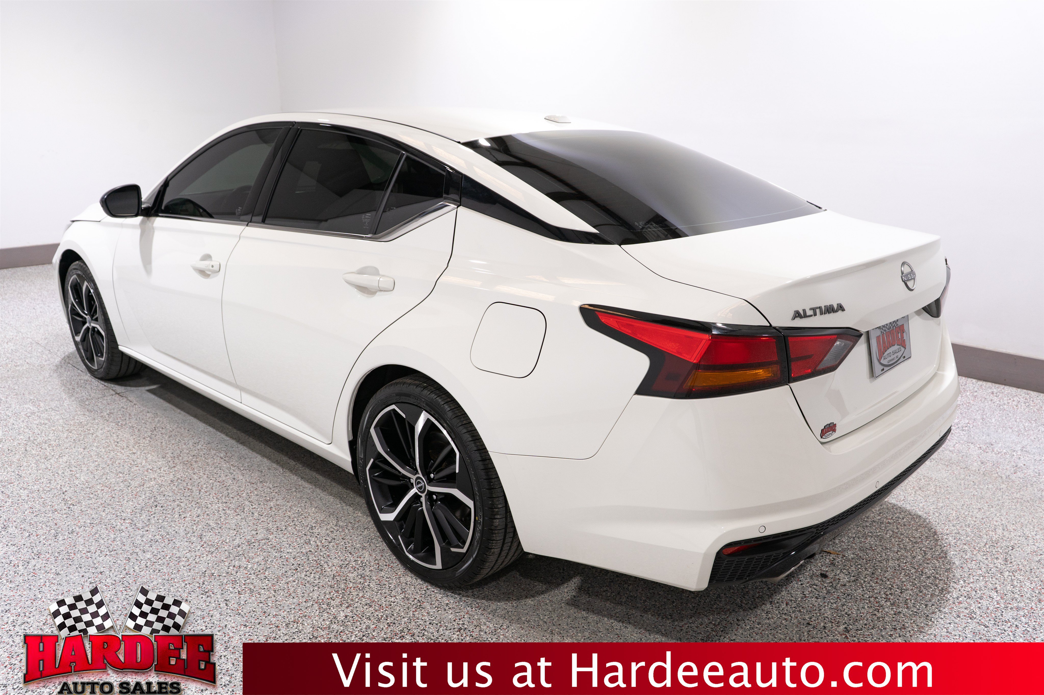 Used 2024 Nissan Altima 2.5 SR FWD image 3