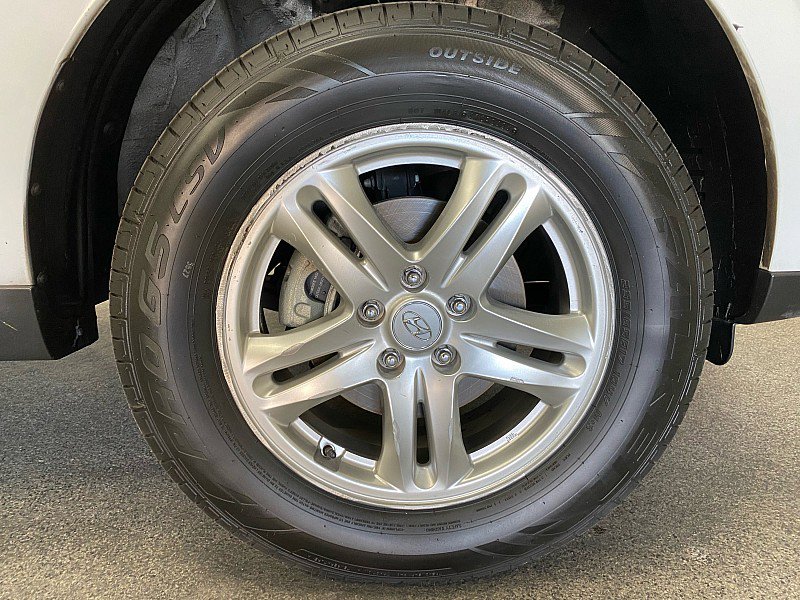 Used 2012 Hyundai Santa Fe GLS image 25