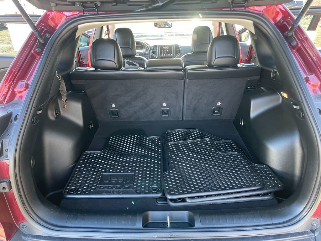 Used 2019 Jeep Cherokee Trailhawk image 25