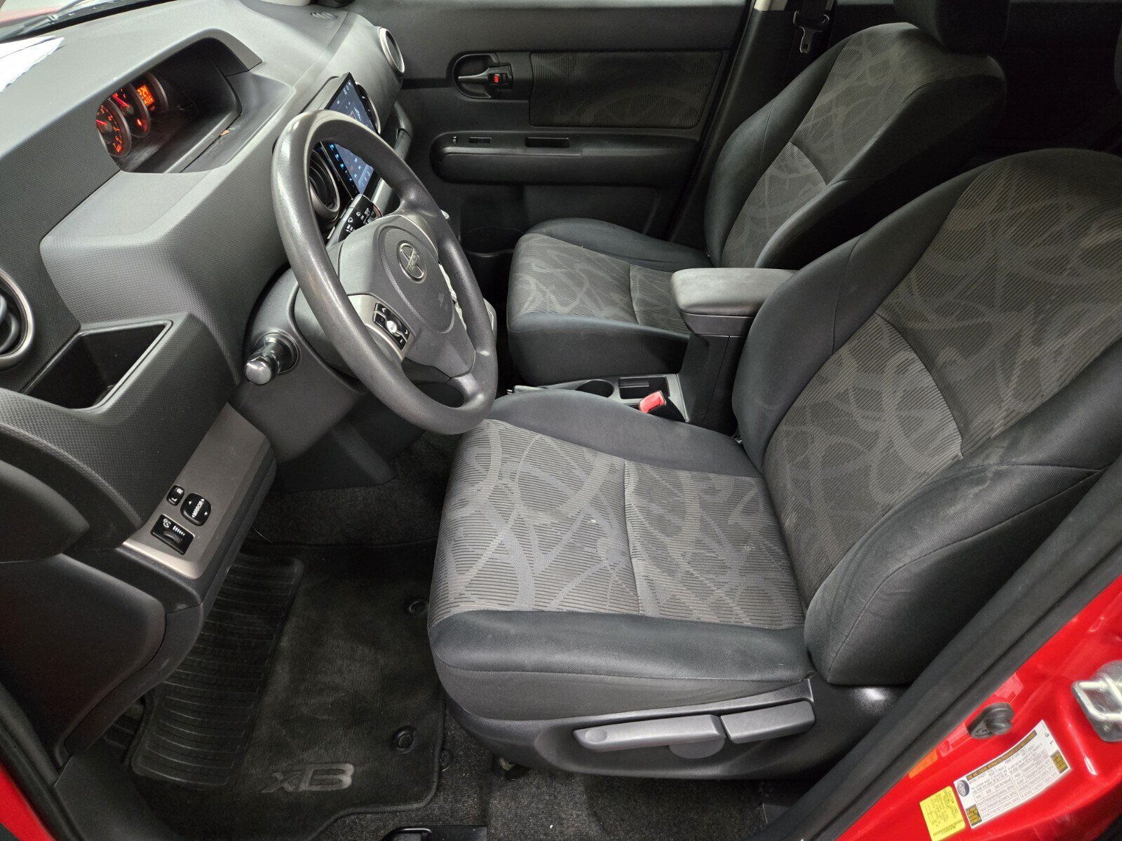 Used 2015 Scion xB FWD image 7