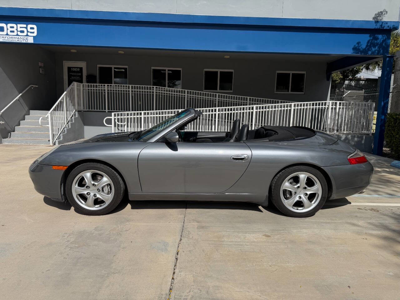 Used 2001 Porsche 911 Carrera 4 image 2