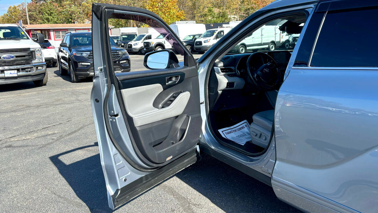 Used 2021 Toyota Highlander XLE image 15