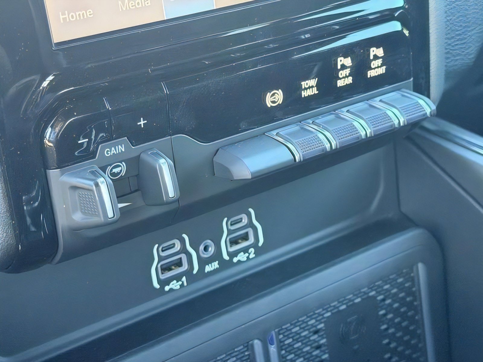 New 2026 RAM 2500 Laramie w/ Night Edition AWD/4WD image 22