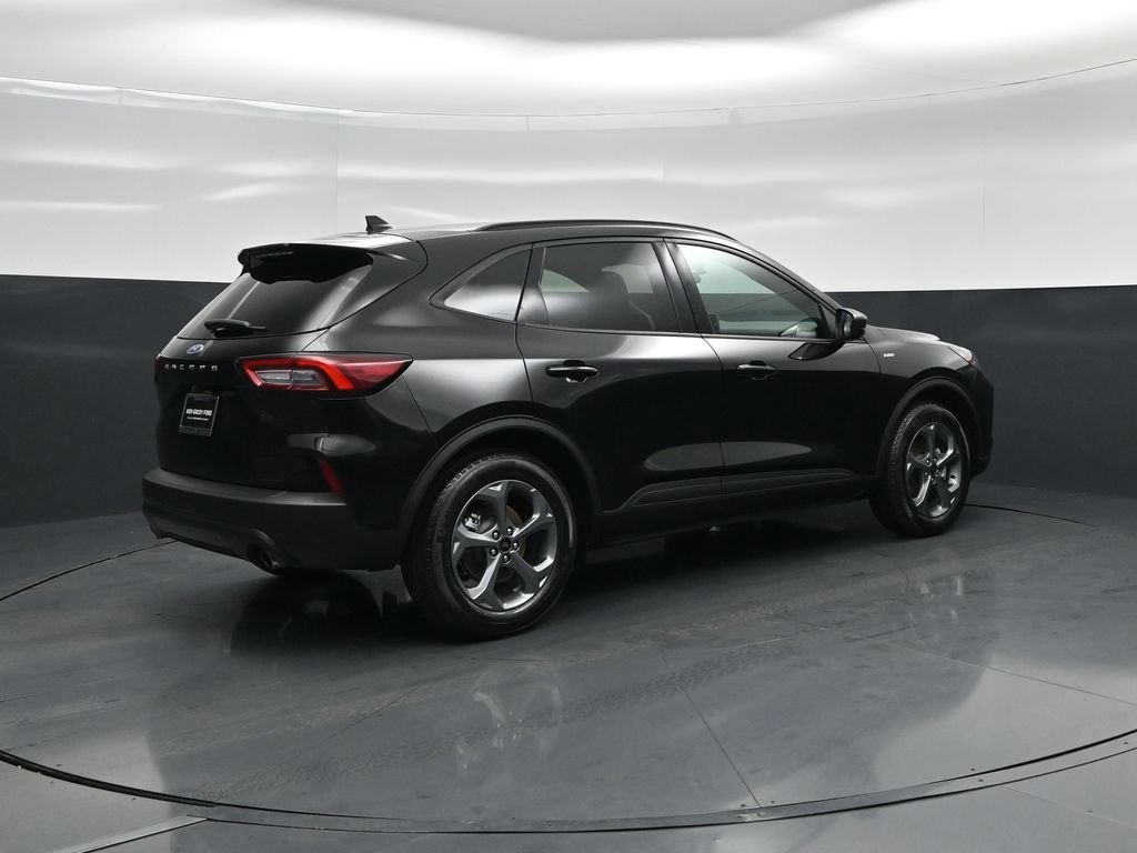 Certified 2025 Ford Escape ST-Line FWD image 24