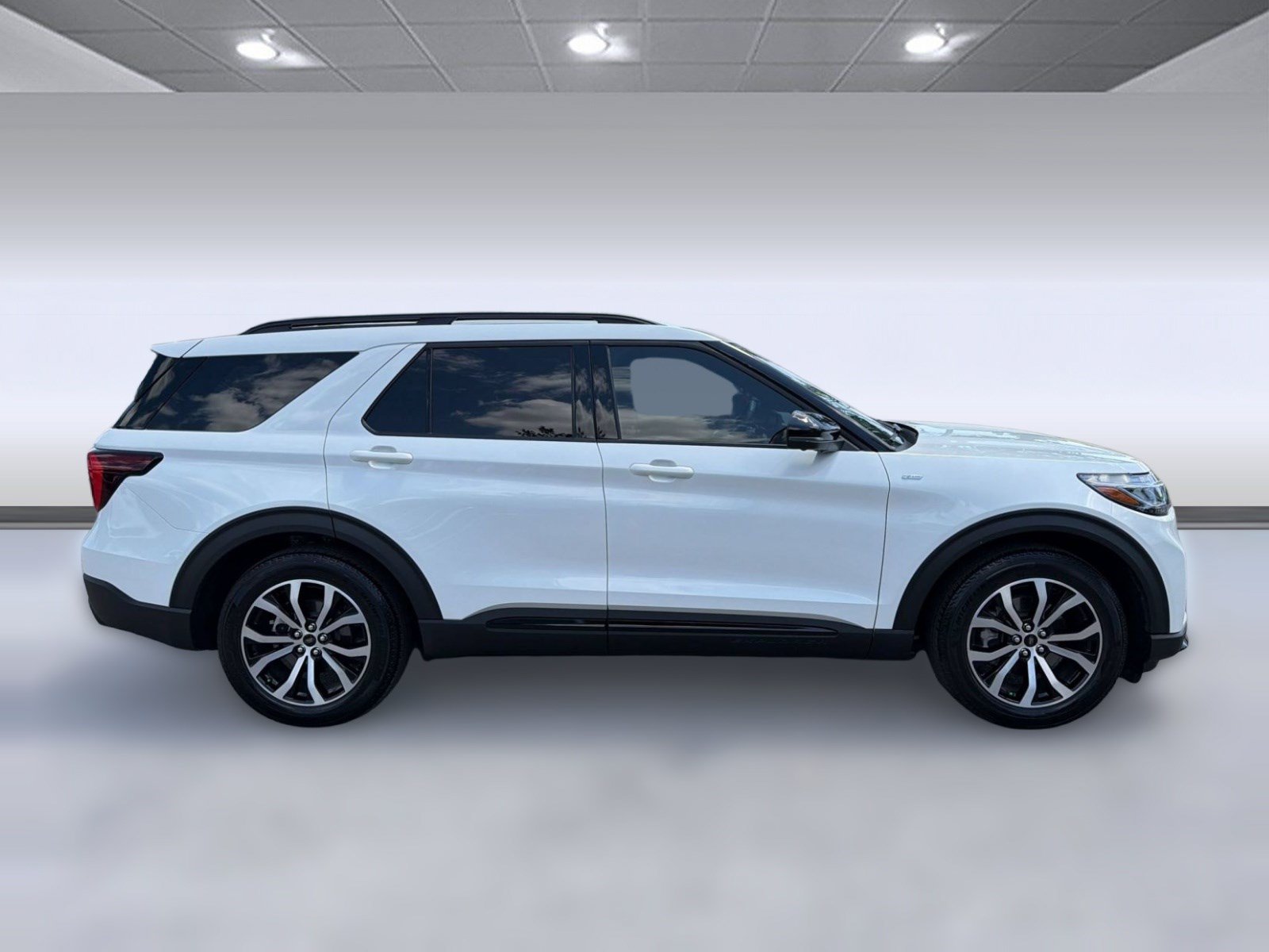 Used 2025 Ford Explorer ST-Line w/ Premium Package RWD image 8