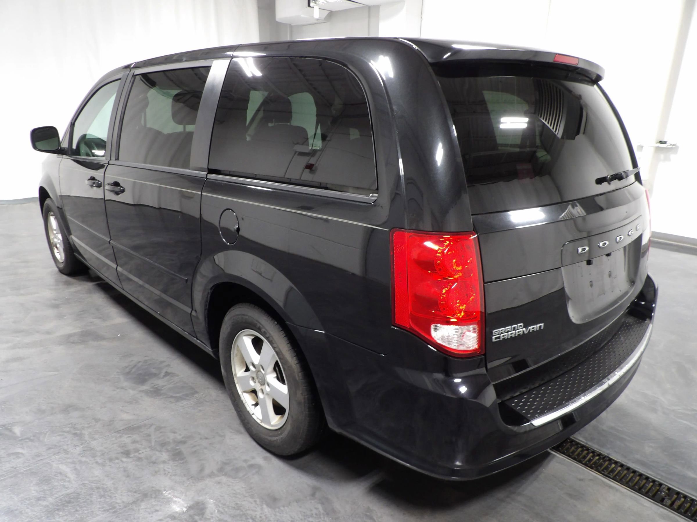Used 2013 Dodge Grand Caravan SXT image 6