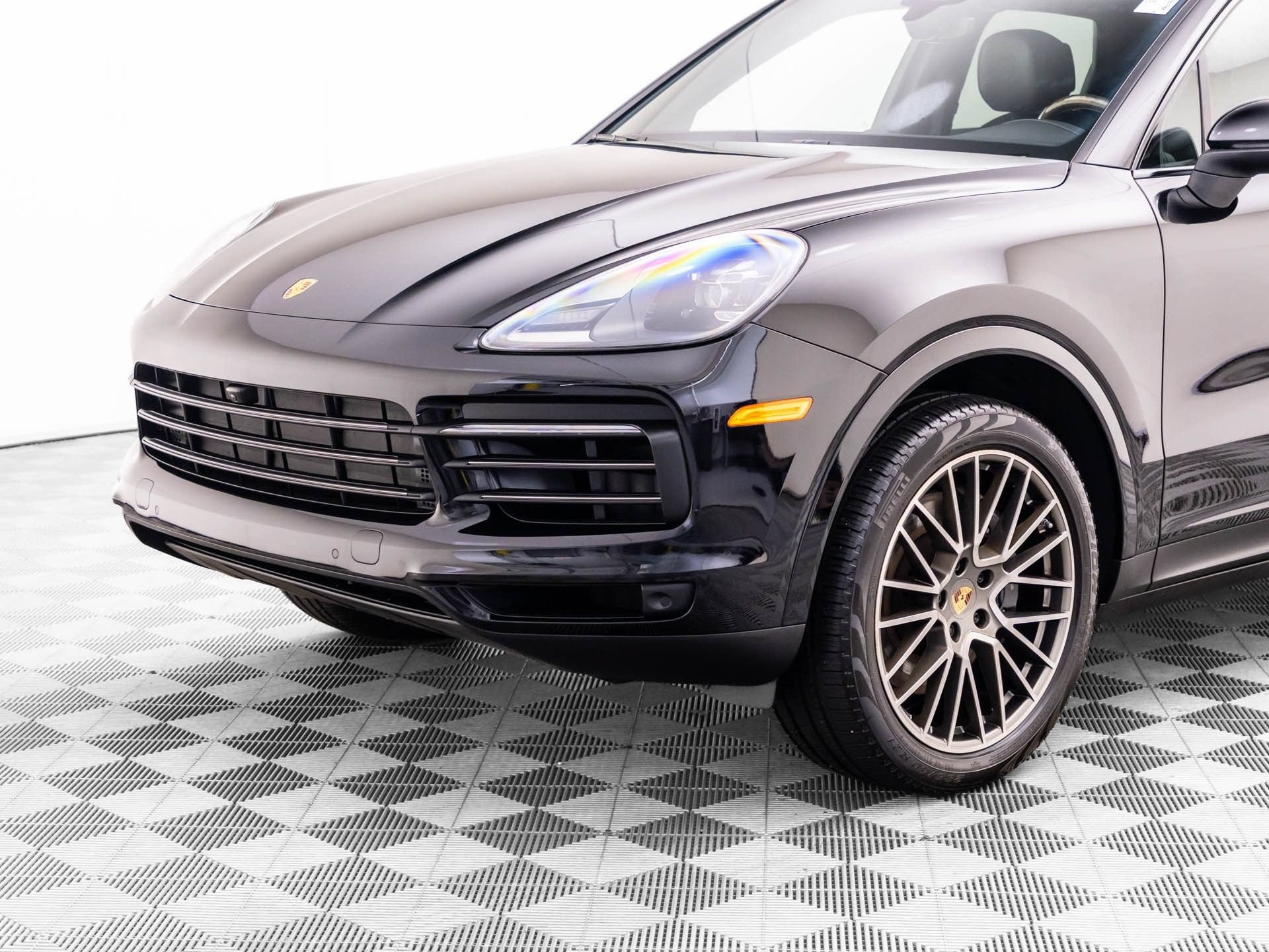 Certified 2023 Porsche Cayenne Platinum Edition AWD/4WD image 39