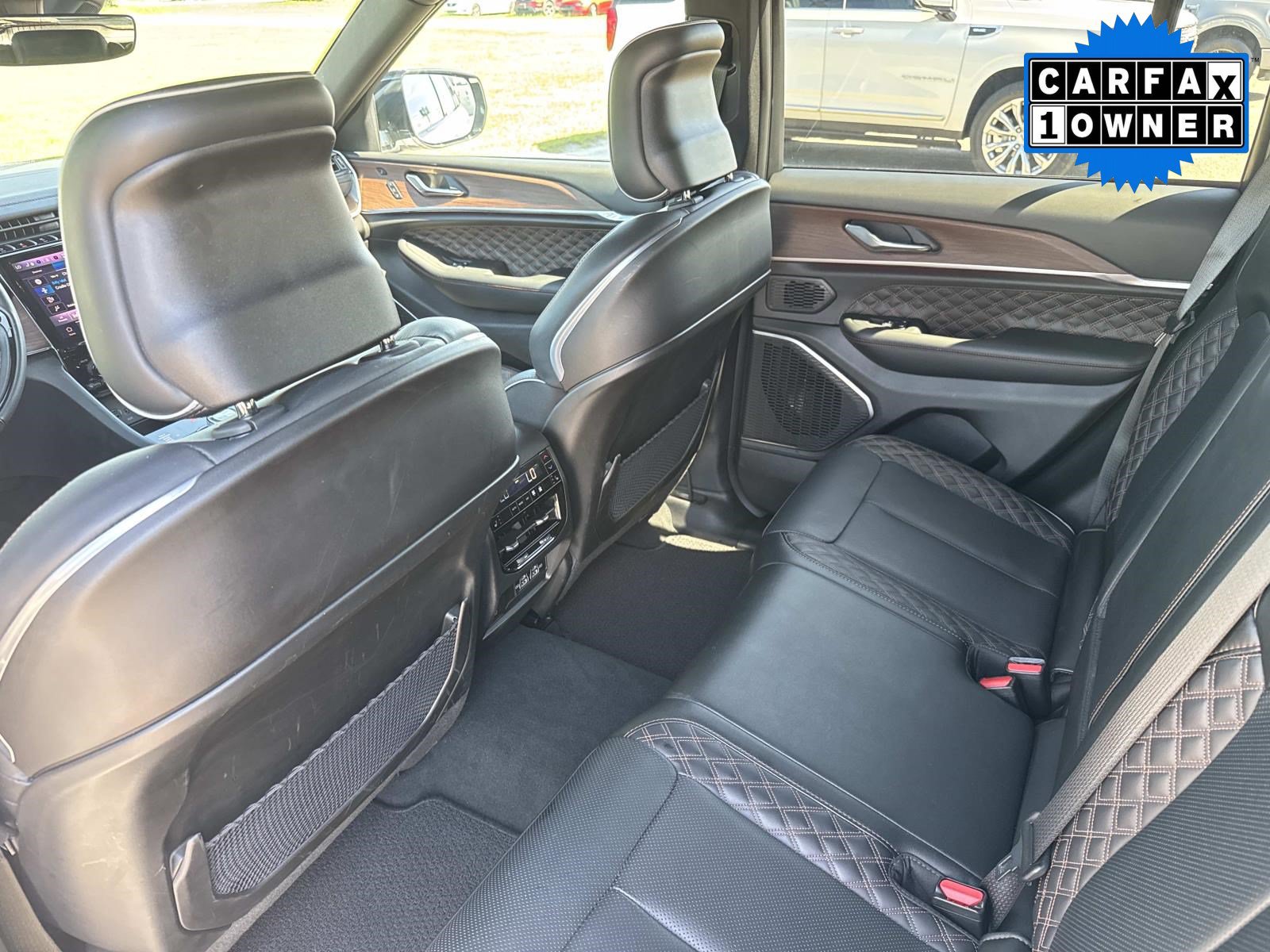 Used 2025 Jeep Grand Cherokee Summit AWD/4WD image 15