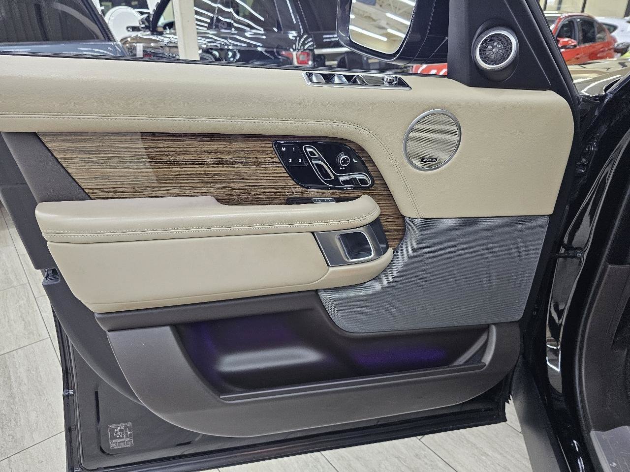 Used 2018 Land Rover Range Rover HSE AWD/4WD image 39