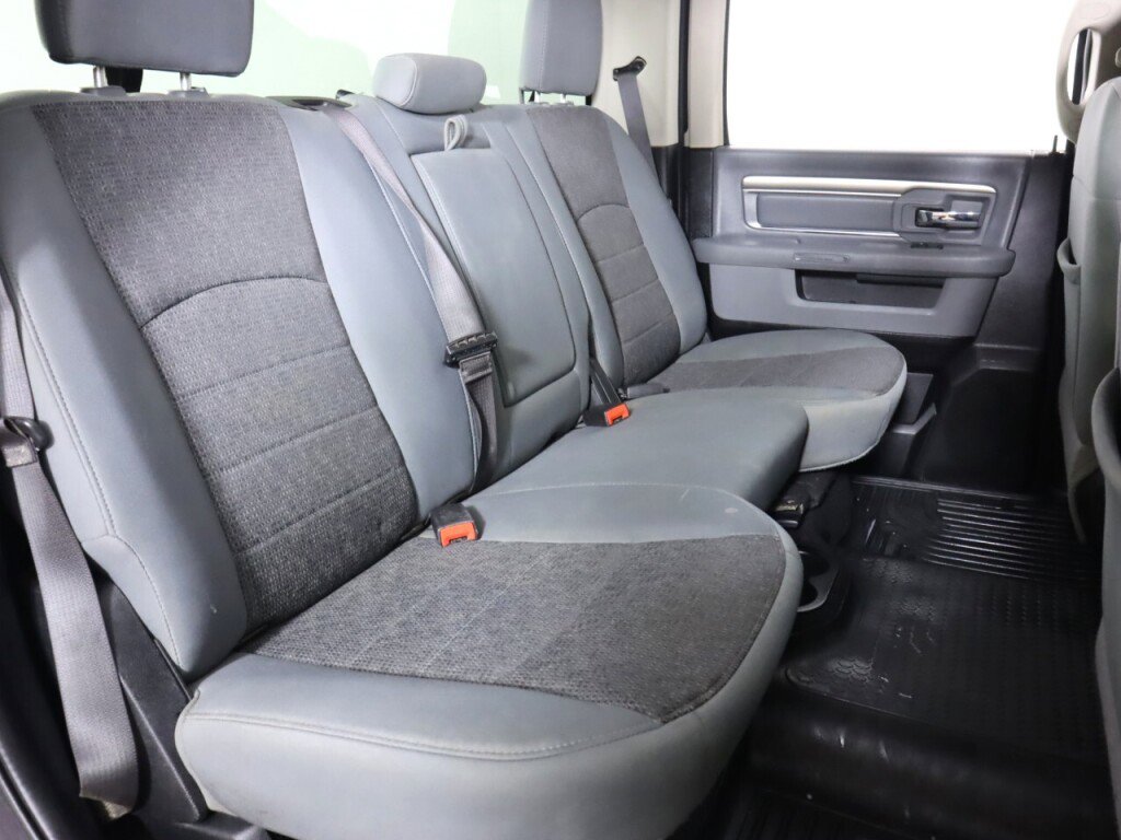 Used 2018 RAM 1500 Classic SLT AWD/4WD image 39