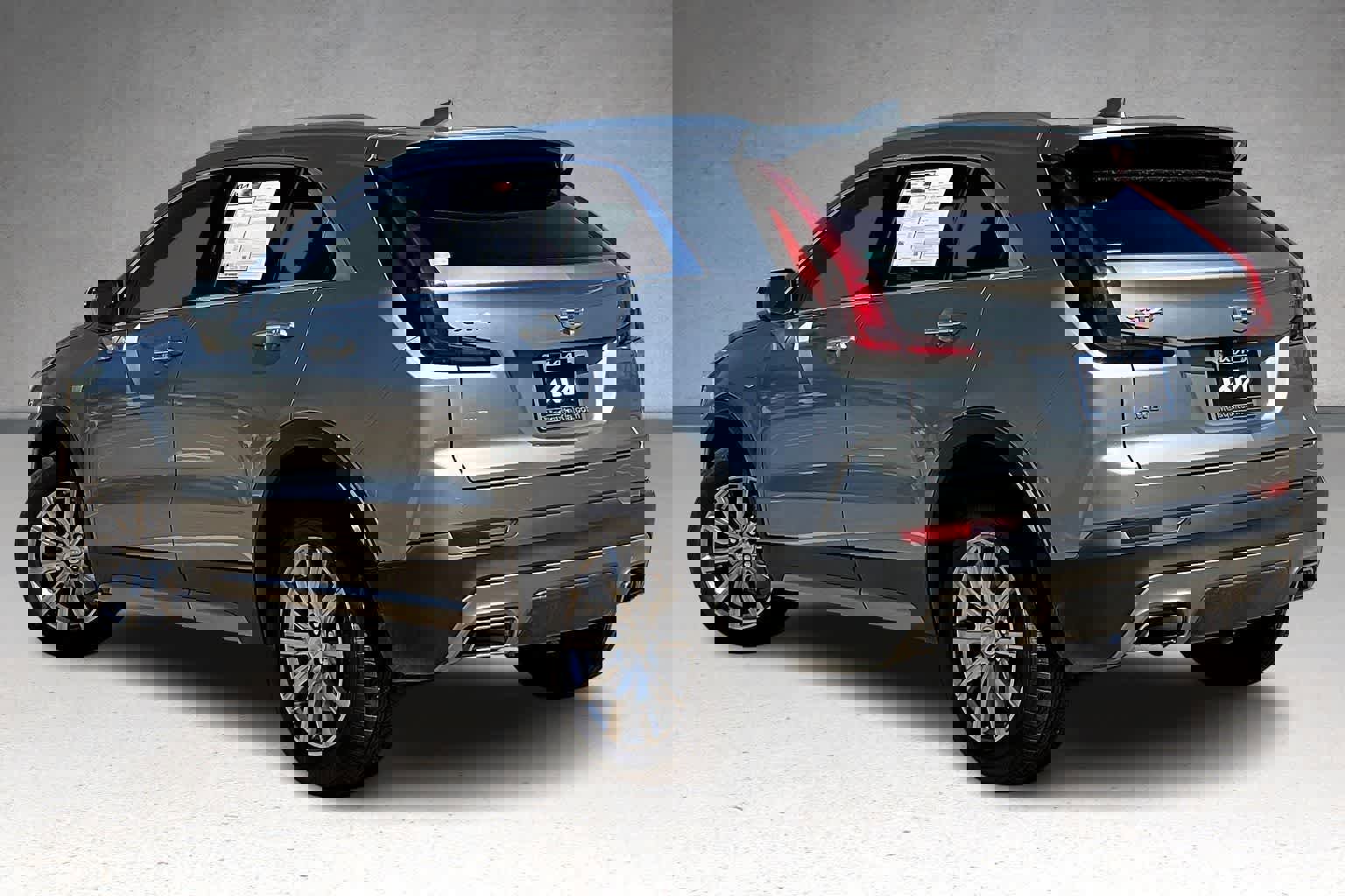 Used 2023 Cadillac XT4 Premium Luxury image 4