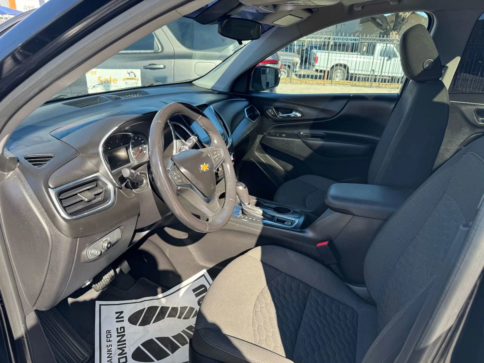 Used 2018 Chevrolet Equinox LT w/ Sun & Infotainment Package image 11
