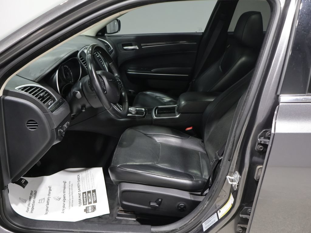 Used 2016 Chrysler 300 C AWD/4WD image 9