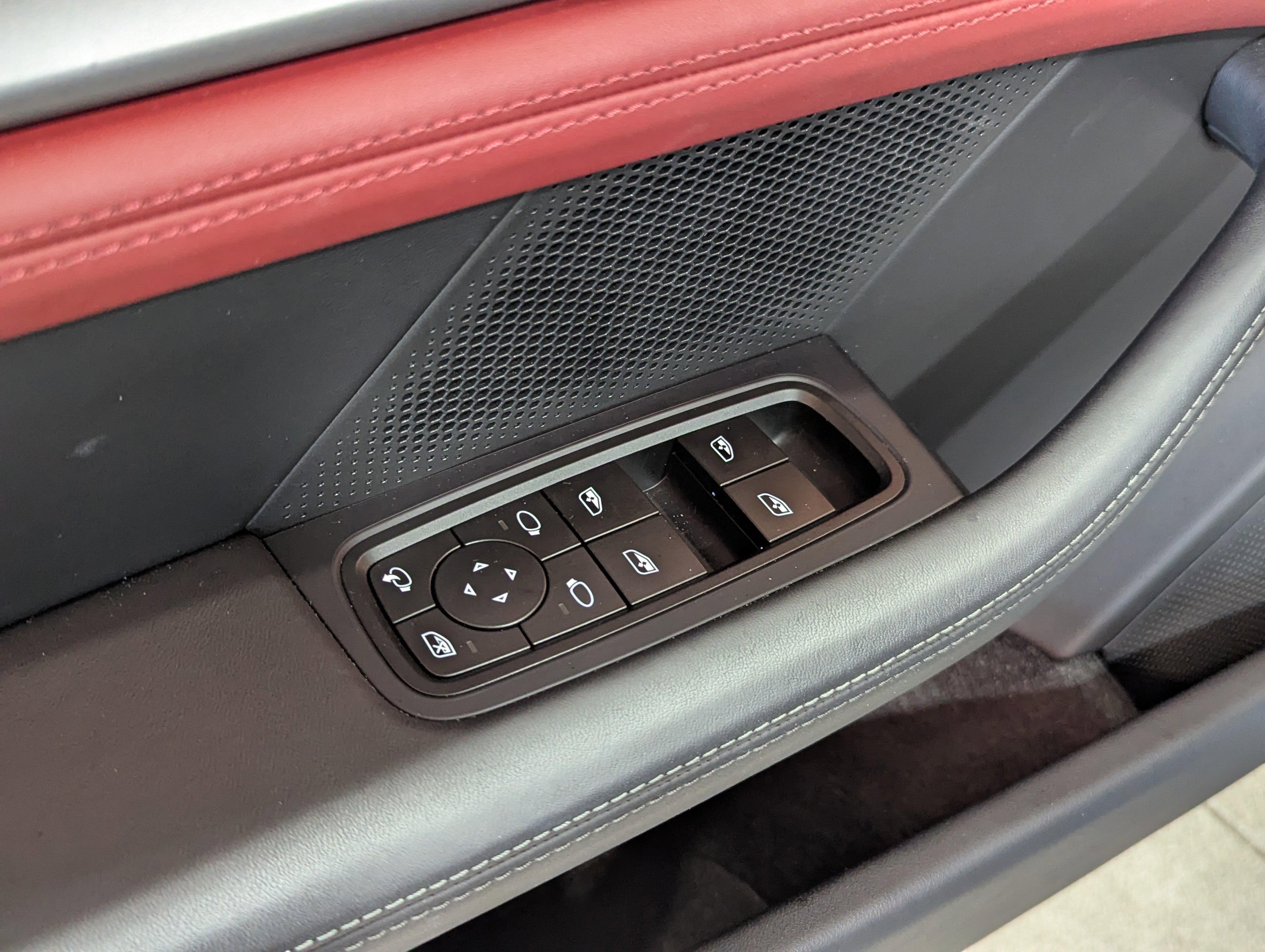 Used 2025 Porsche Taycan 4S image 28