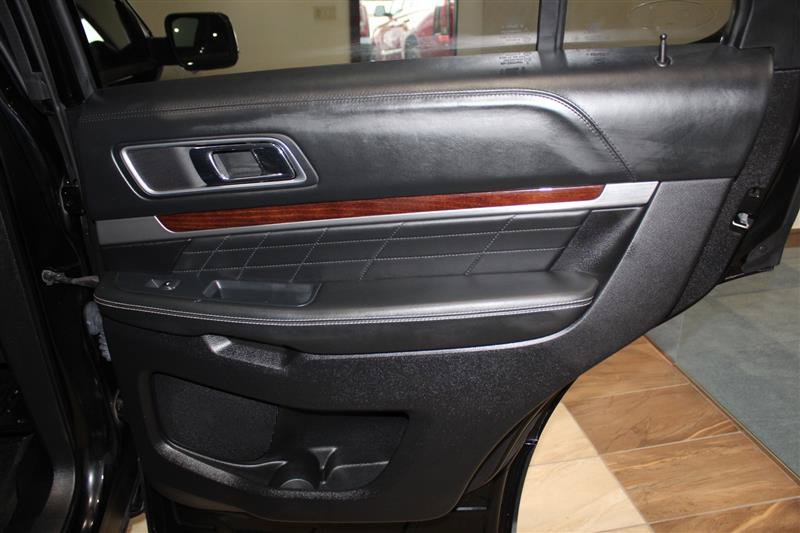 Used 2016 Ford Explorer Platinum AWD/4WD image 39