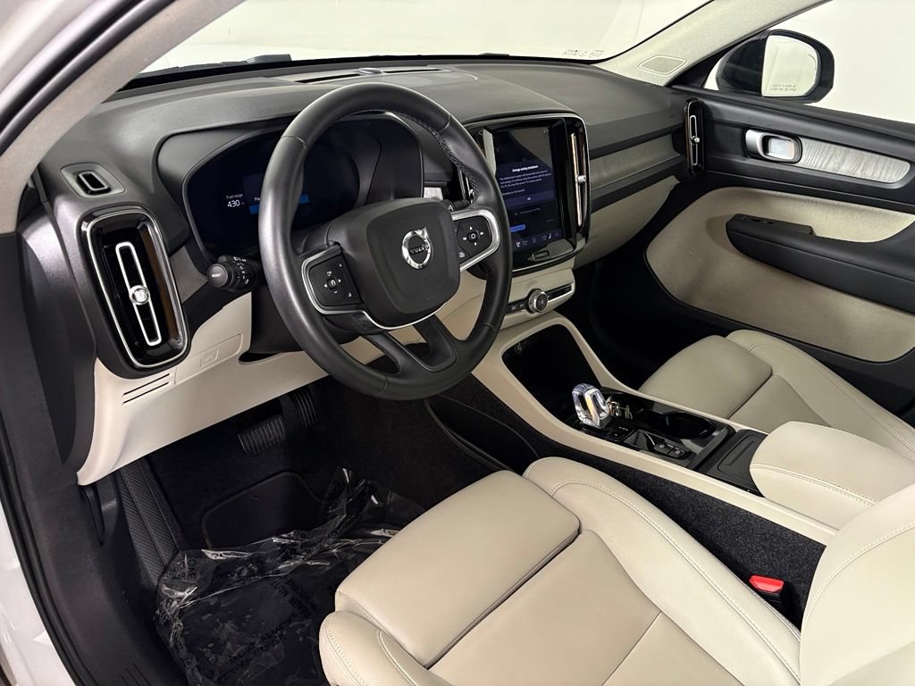Used 2026 Volvo XC40 B5 Plus AWD/4WD image 16