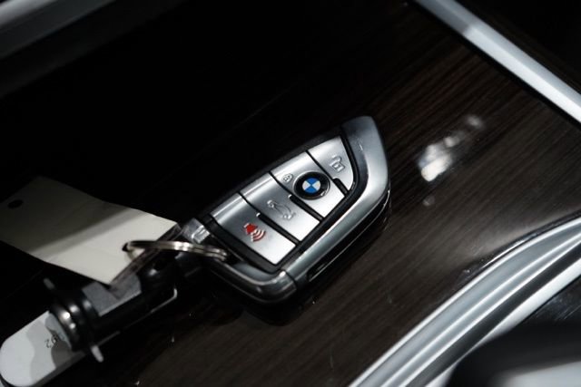 Used 2020 BMW 745e xDrive image 40