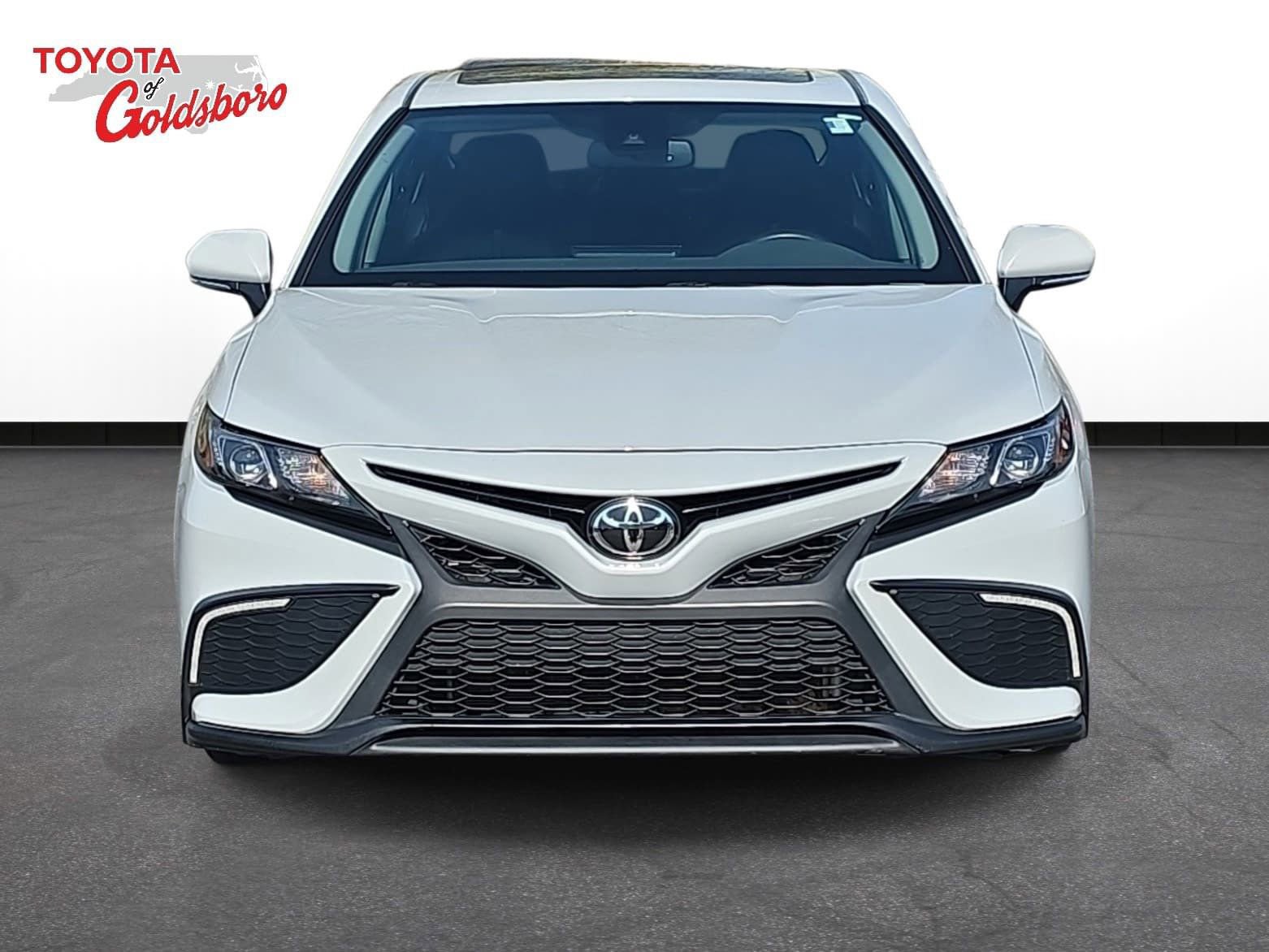 Used 2024 Toyota Camry SE w/ Convenience Package image 2