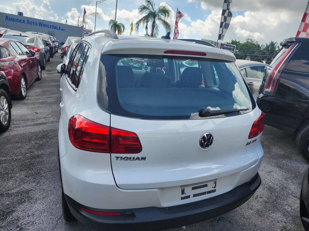 Used 2015 Volkswagen Tiguan S image 9
