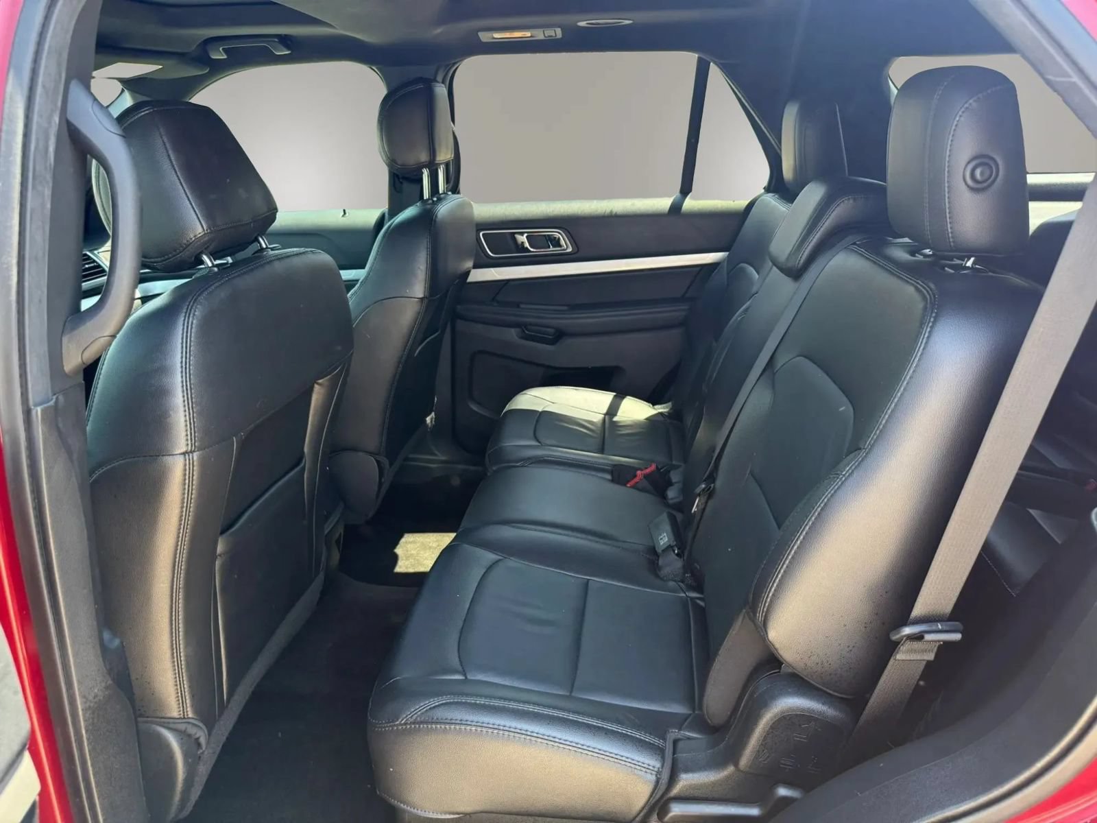 Used 2017 Ford Explorer XLT w/ Equipment Group 202A FWD image 16