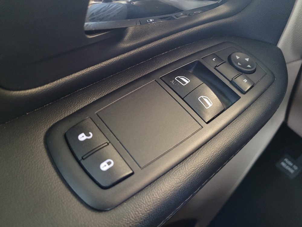 Used 2015 Dodge Grand Caravan American Value Package w/ UConnect Hands-Free Group image 27