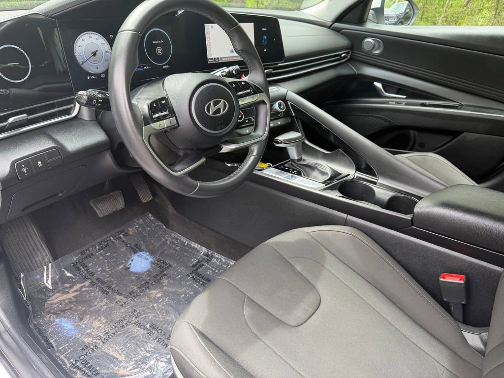 Used 2025 Hyundai Elantra SEL FWD image 20