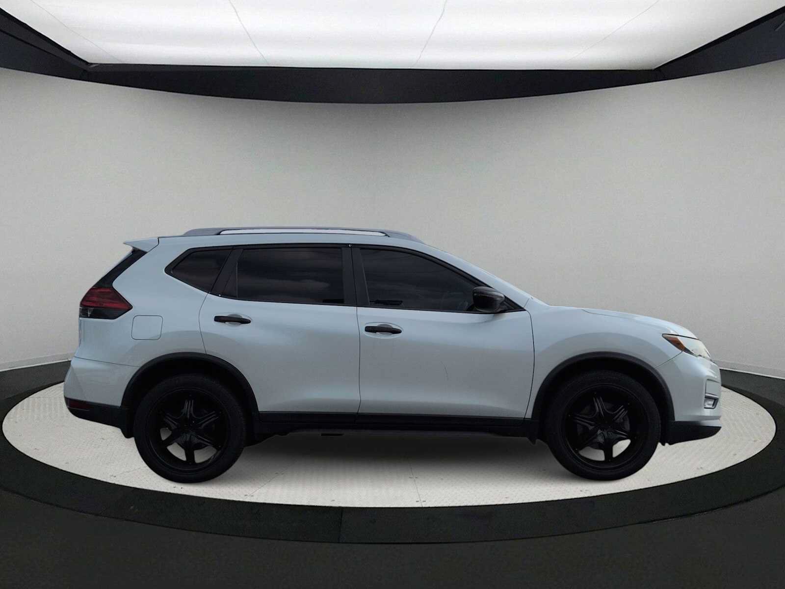 Used 2017 Nissan Rogue SV w/ SV Family Package AWD/4WD image 9