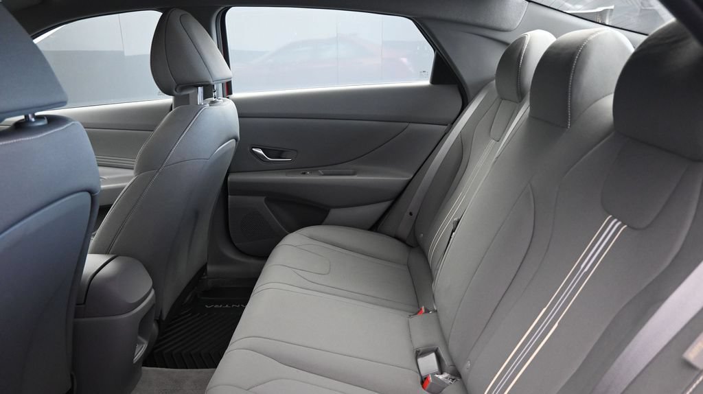 Used 2025 Hyundai Elantra Sport FWD image 18