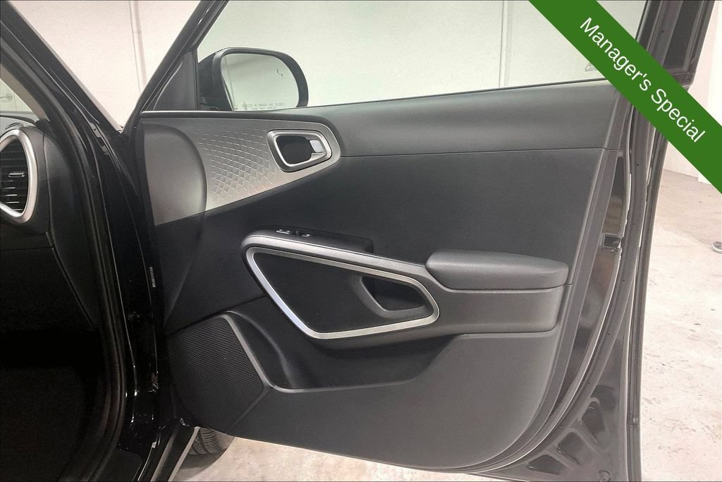 Used 2025 Kia Soul LX FWD image 22