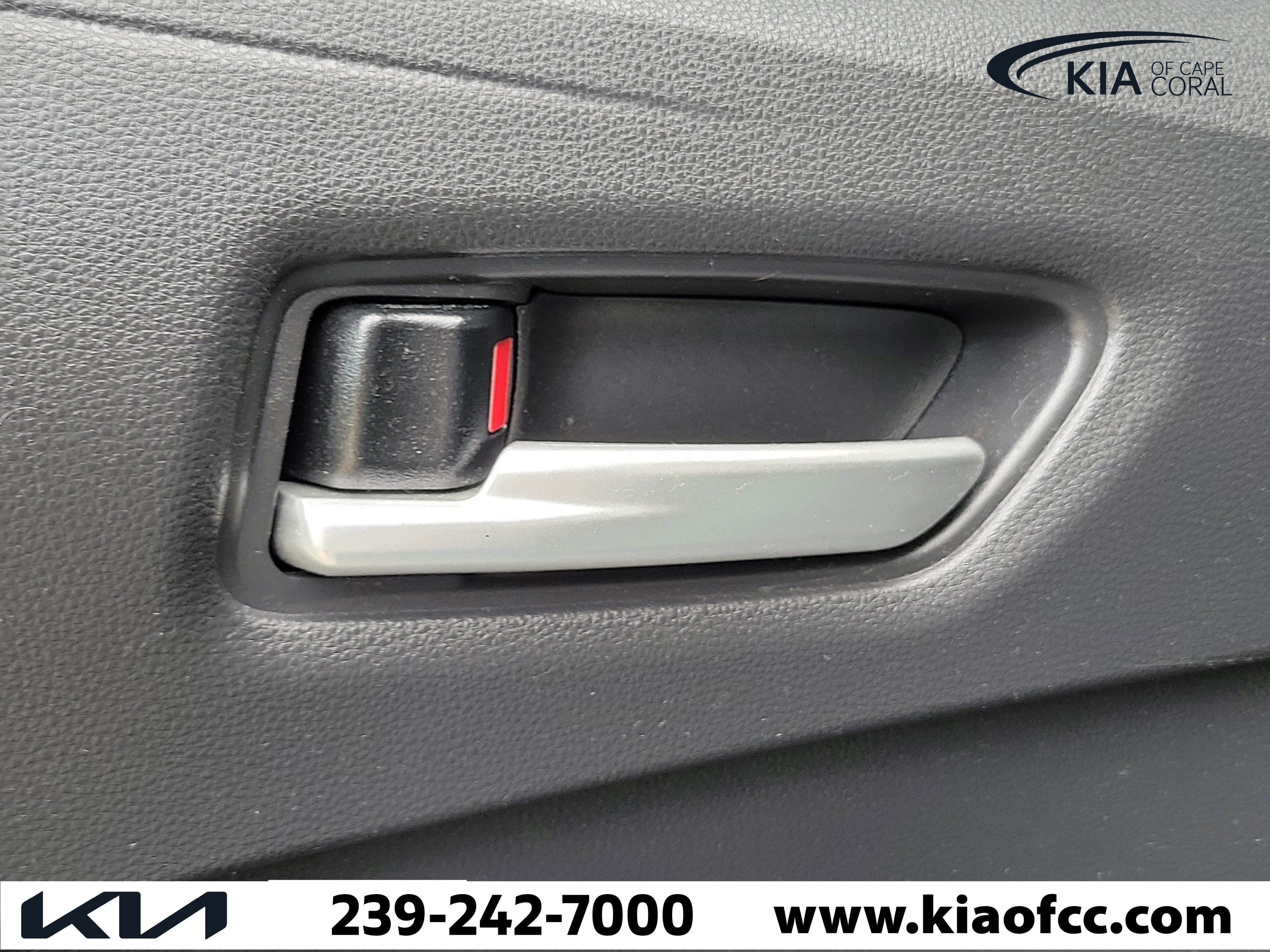 Used 2020 Toyota Corolla LE FWD image 10