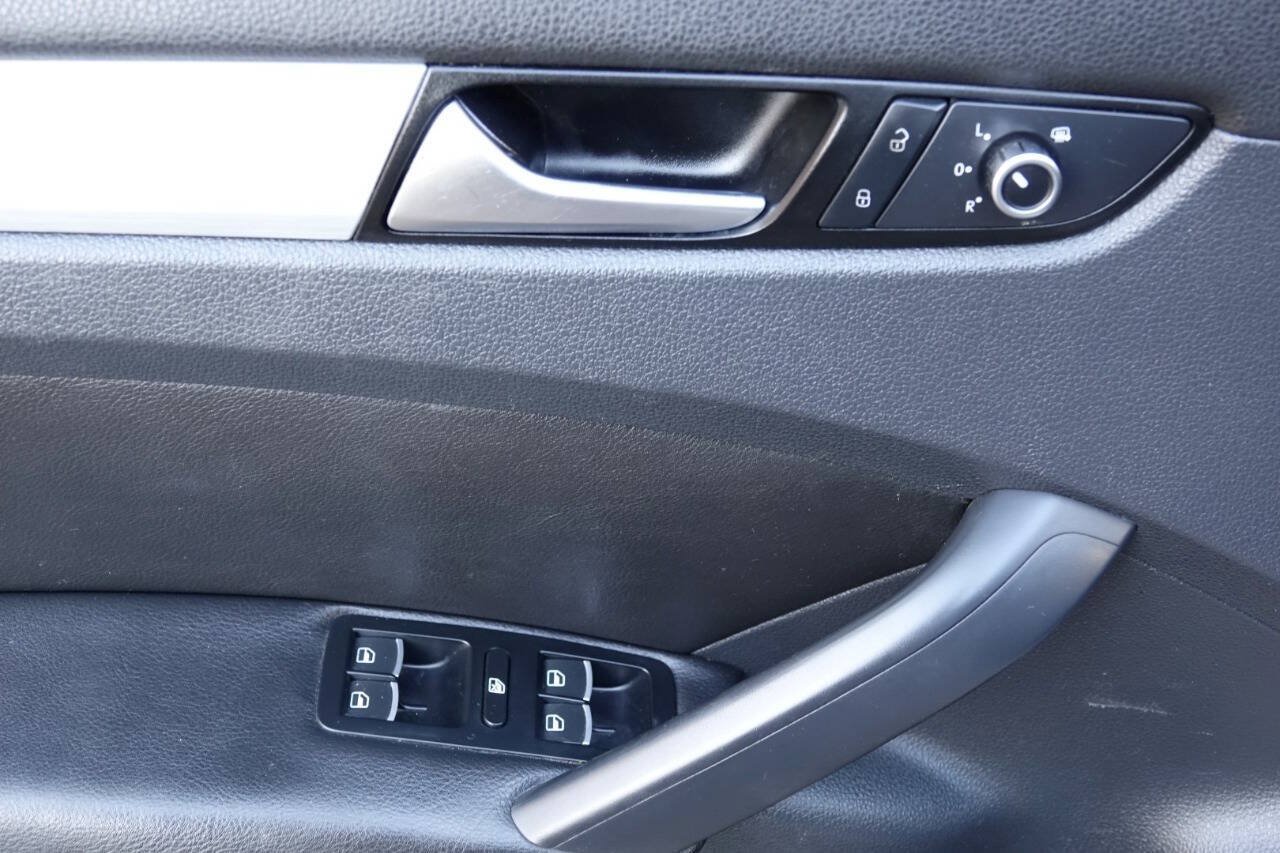 Used 2012 Volkswagen Passat TDI SE FWD image 58