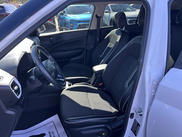 Used 2022 Hyundai Venue Limited image 14