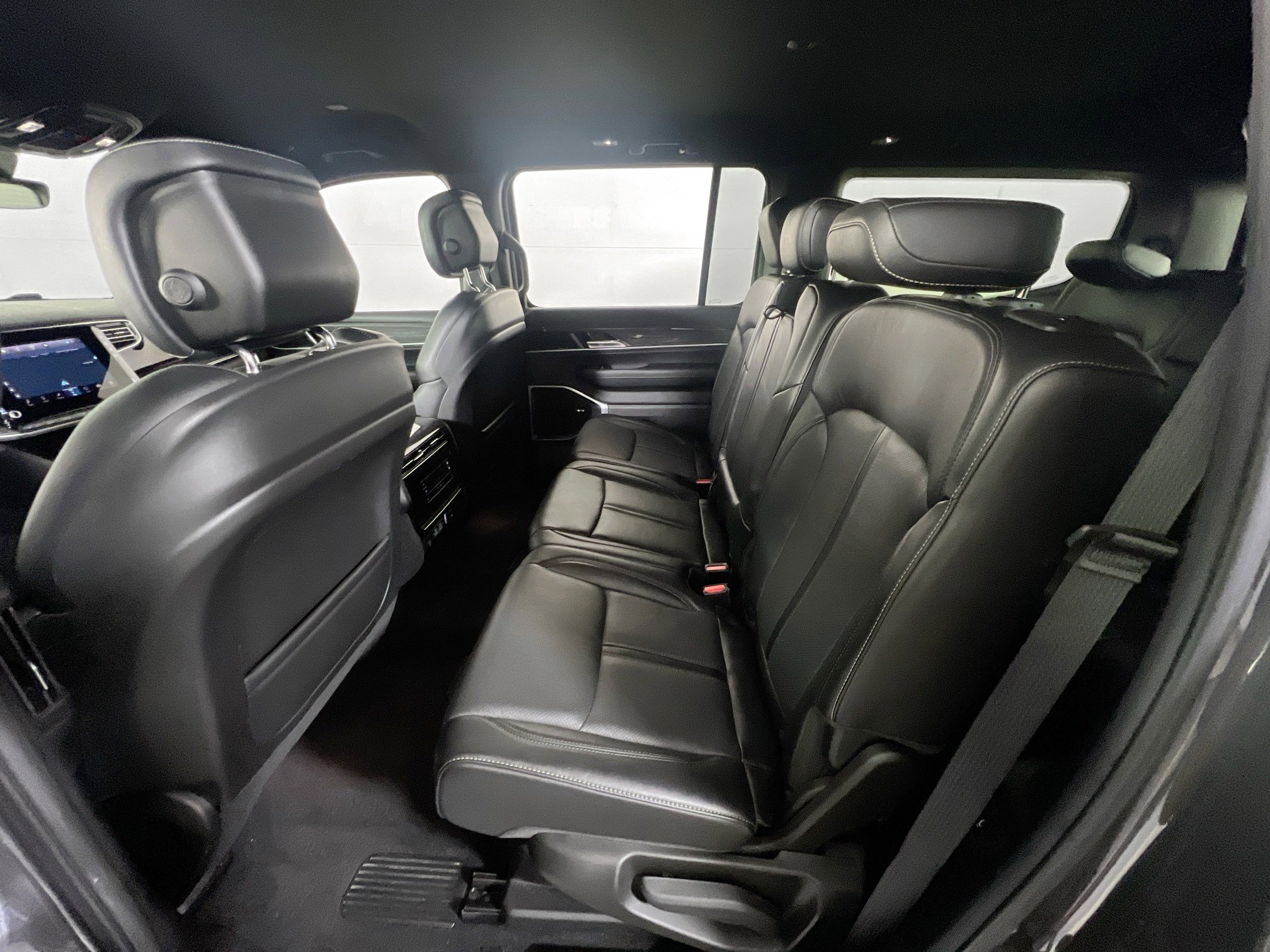 Used 2022 Jeep Wagoneer Series III AWD/4WD image 24