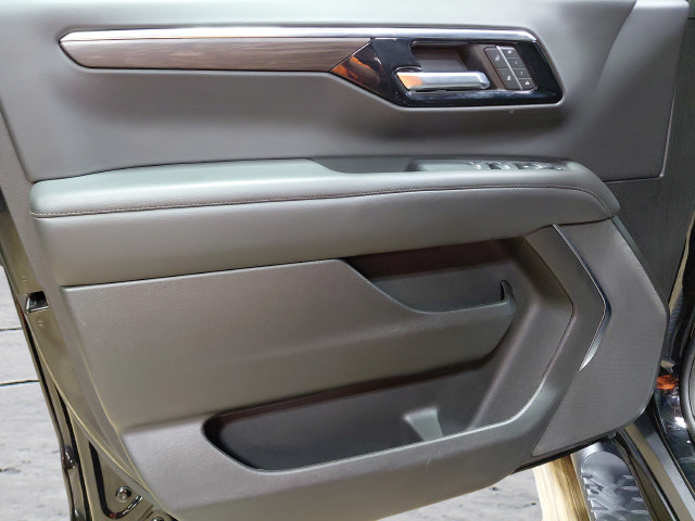 Certified 2025 Chevrolet Suburban Z71 AWD/4WD image 26