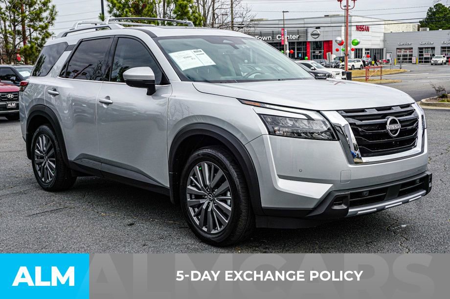 Used 2025 Nissan Pathfinder SL w/ SL Premium Package image 4