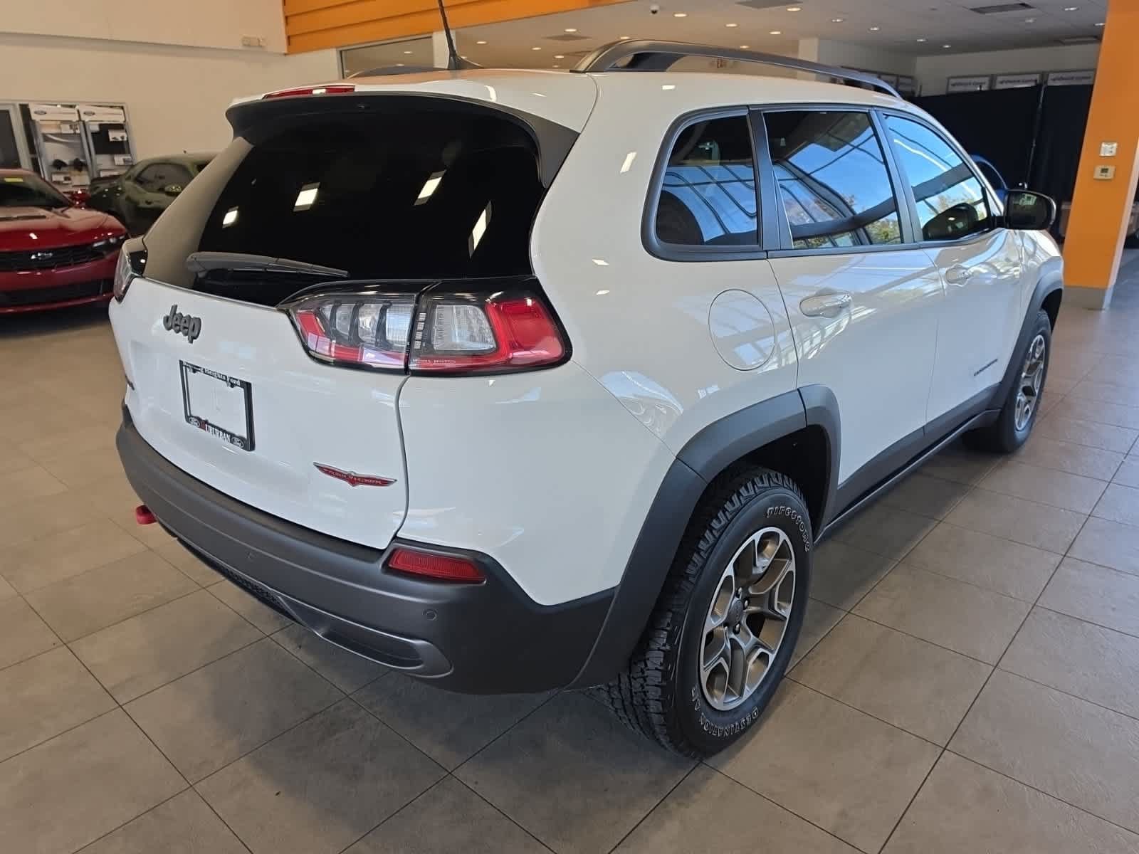 Used 2020 Jeep Cherokee Trailhawk w/ Cold Weather Group AWD/4WD image 7