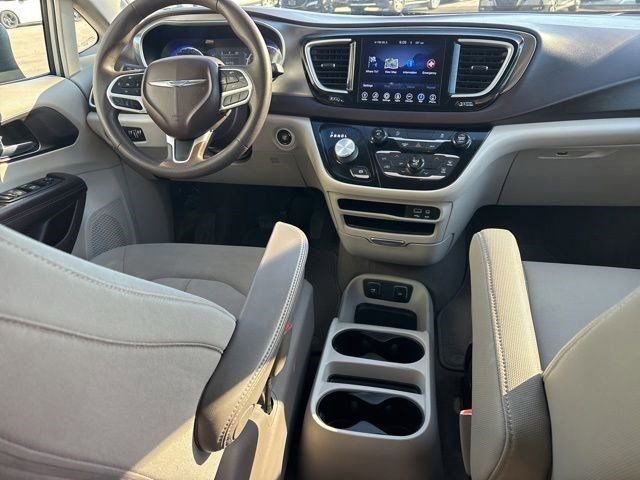 Used 2017 Chrysler Pacifica Touring w/ Tire & Wheel Group FWD image 37