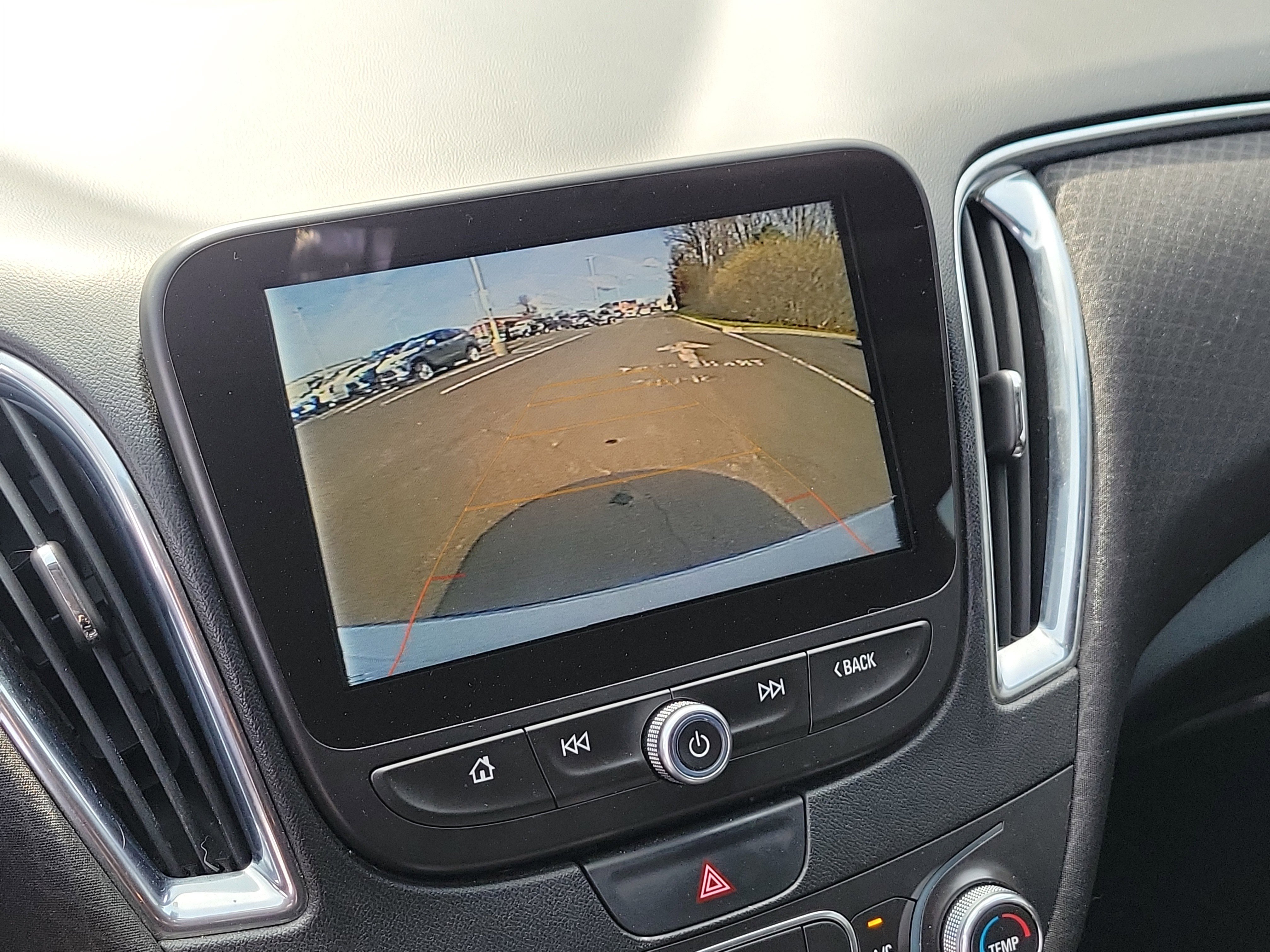 Used 2018 Chevrolet Malibu LT w/ Driver Confidence Package image 24