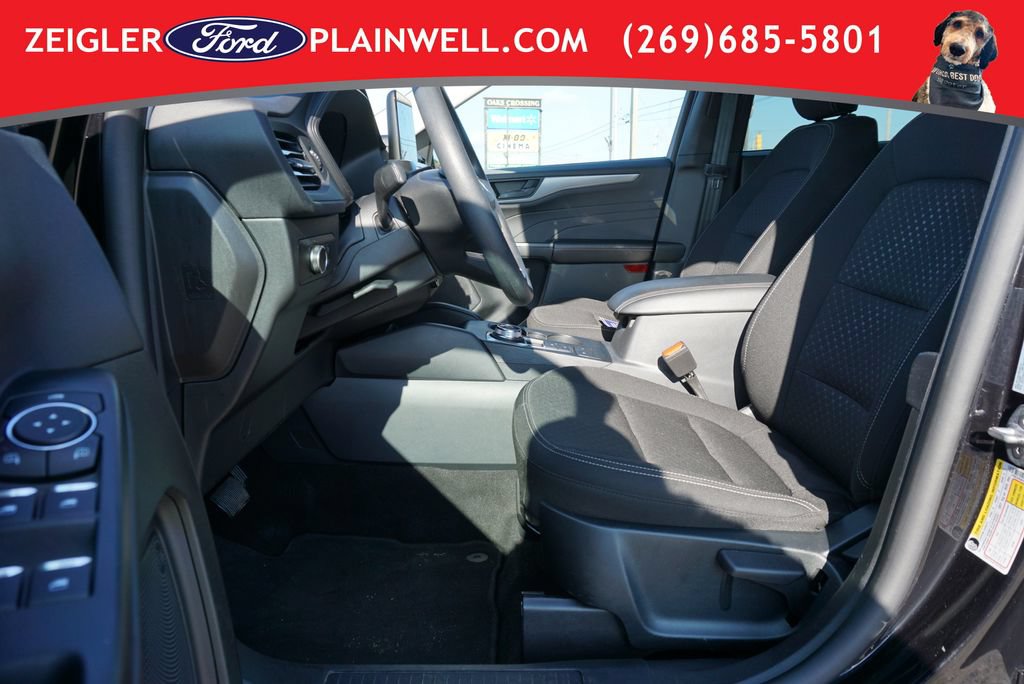 Used 2025 Ford Escape Active AWD/4WD image 16