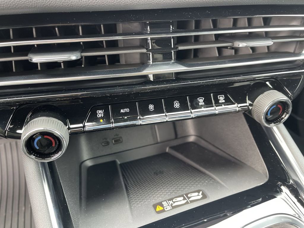 New 2026 Chevrolet Traverse LT w/ LPO, Floor Liner Package image 19