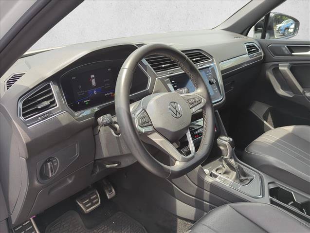 Certified 2023 Volkswagen Tiguan SE R-Line FWD image 9
