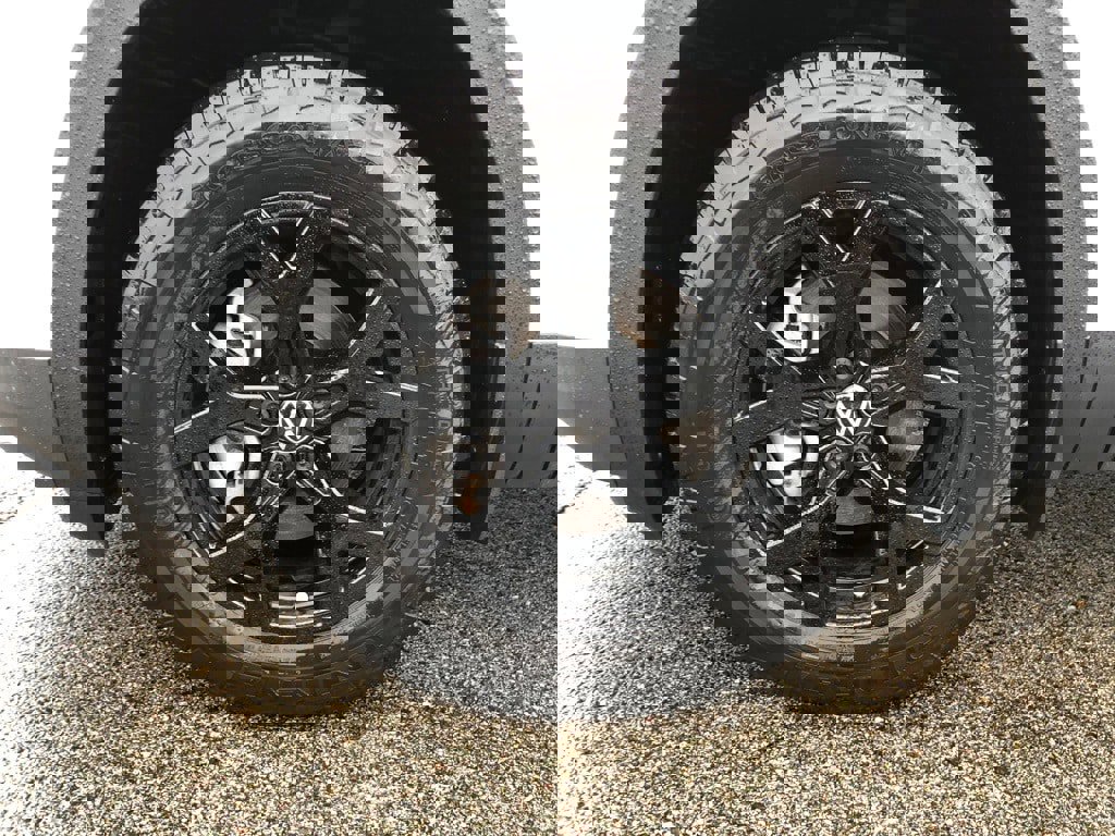 New 2025 Volkswagen Atlas Peak Edition SE image 9