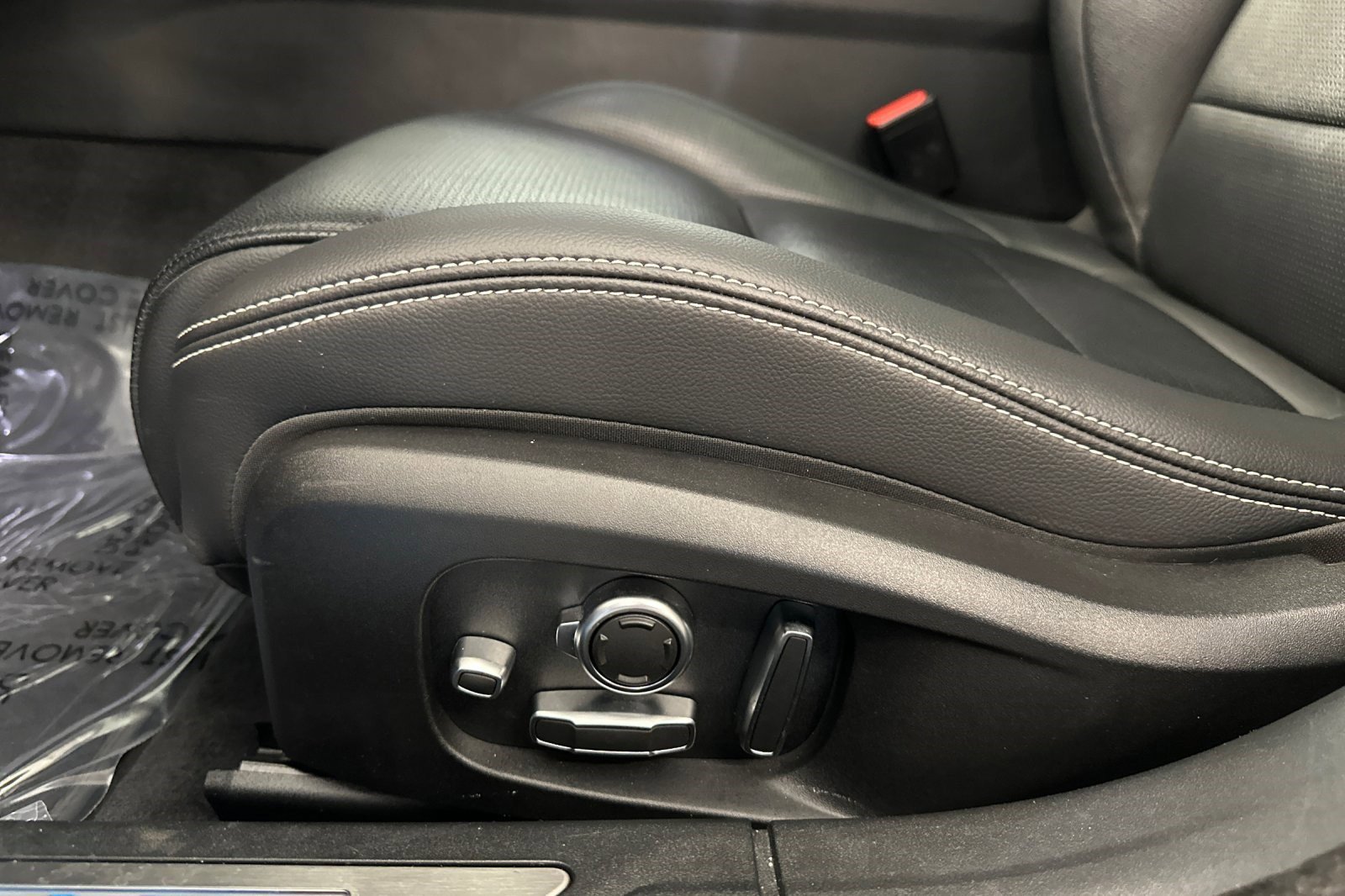 Used 2022 Jaguar XF R-Dynamic SE image 17