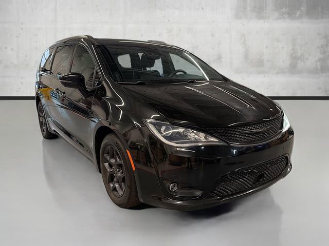 Used 2019 Chrysler Pacifica Limited w/ Advanced Safetytec Group image 3