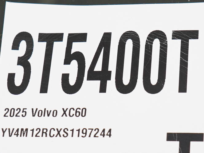 Used 2025 Volvo XC60 B5 Plus AWD/4WD image 34