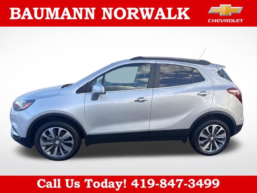 Used 2022 Buick Encore Preferred AWD/4WD image 2