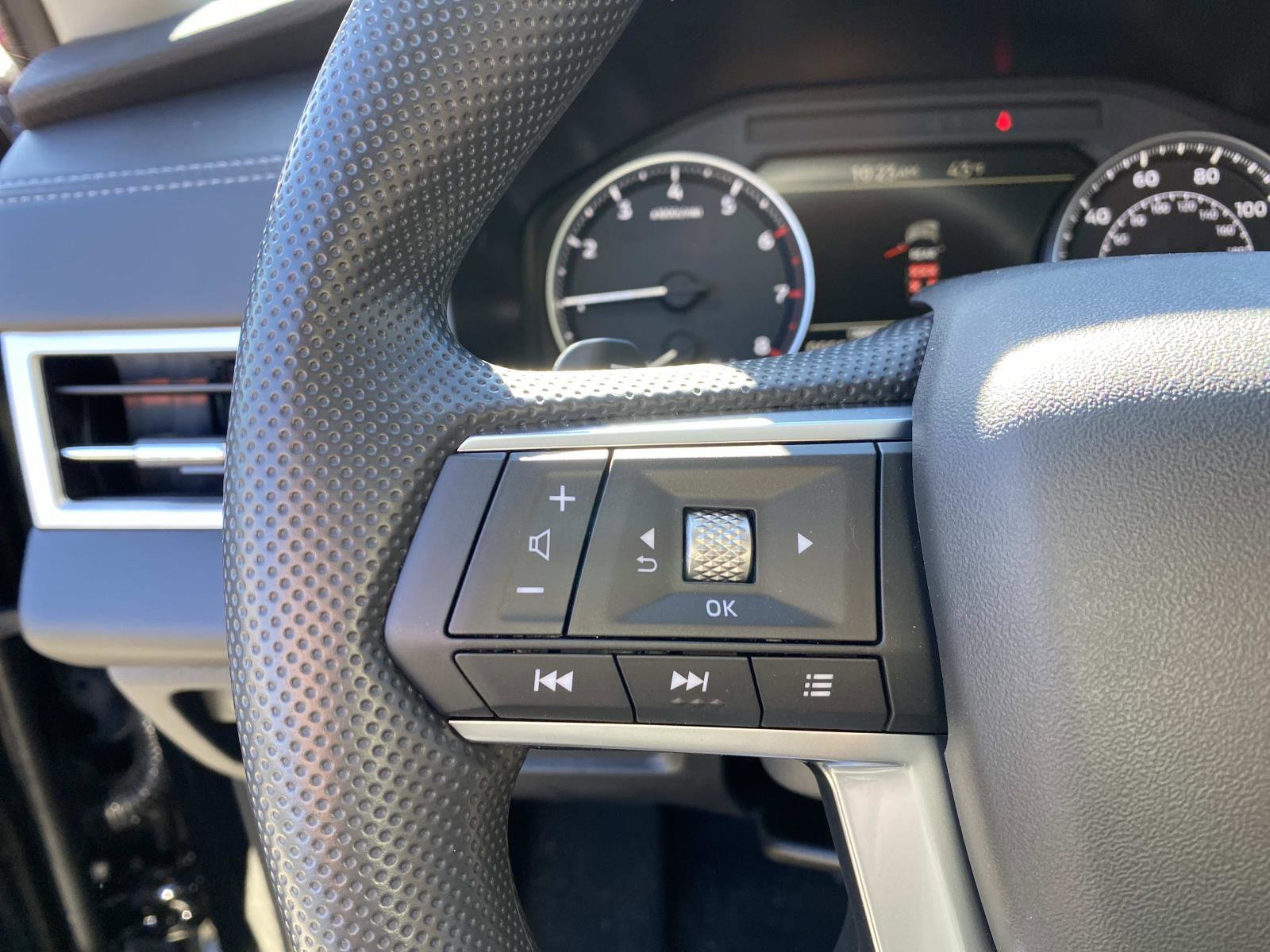 New 2026 Mitsubishi Outlander ES image 14