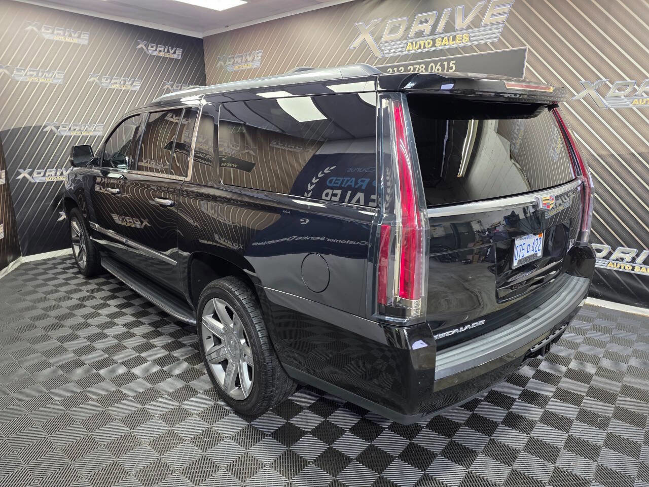 Used 2018 Cadillac Escalade ESV Luxury AWD/4WD image 11