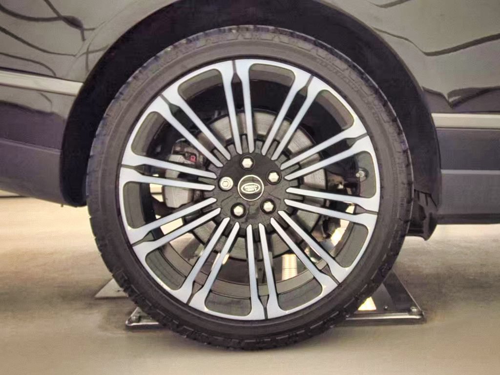 Used 2019 Land Rover Range Rover HSE AWD/4WD image 17