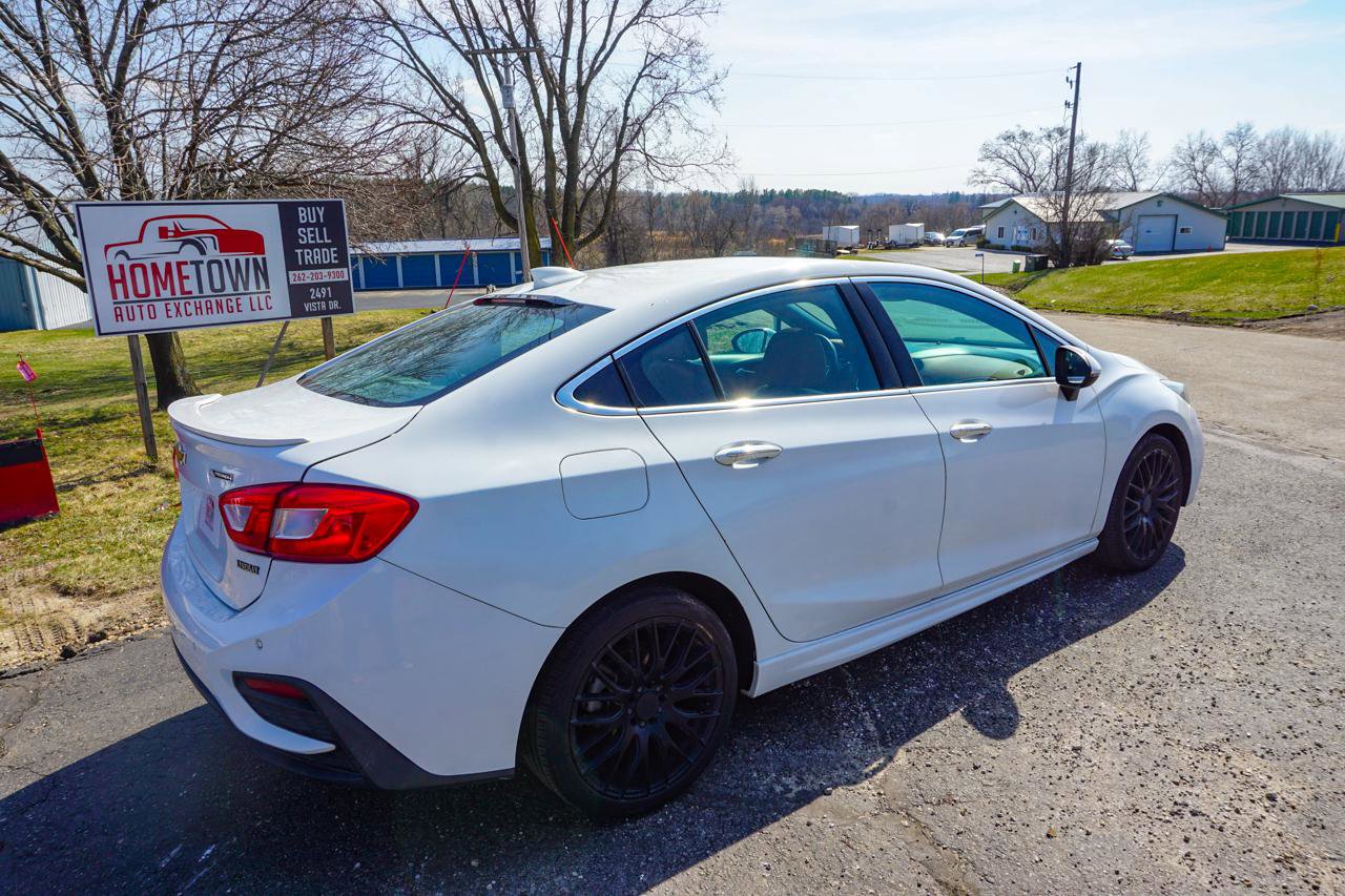 Used 2017 Chevrolet Cruze Premier FWD image 3